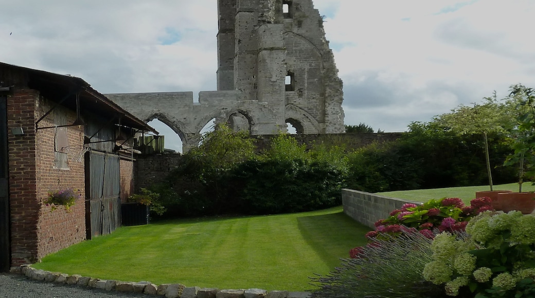 This building is classé au titre des Monuments Historiques. It is indexed in the Base Mérimée, a database of architectural heritage maintained by the French Ministry of Culture, under the reference PA00107931 .
