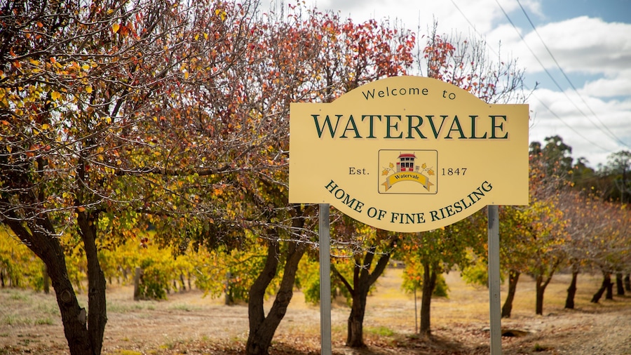 Señal de bienvenida a Watervale, fundada en 1847, famosa por su excelente Riesling.