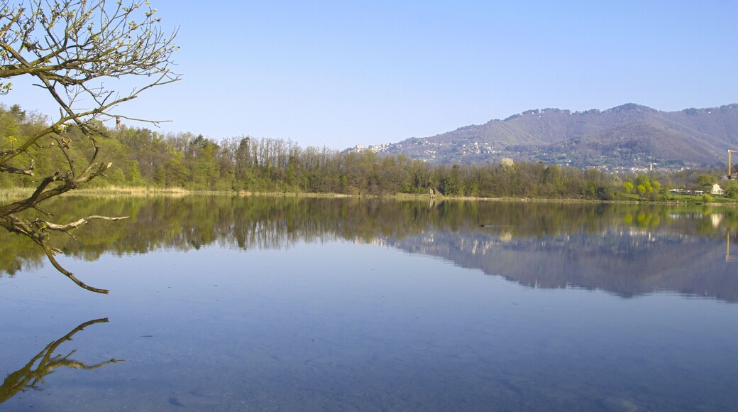 Glimpse of Montorfano's lake