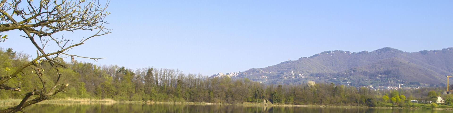 Glimpse of Montorfano's lake