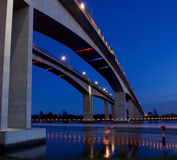 A walkway that i
Takes you down to the base of the bridge