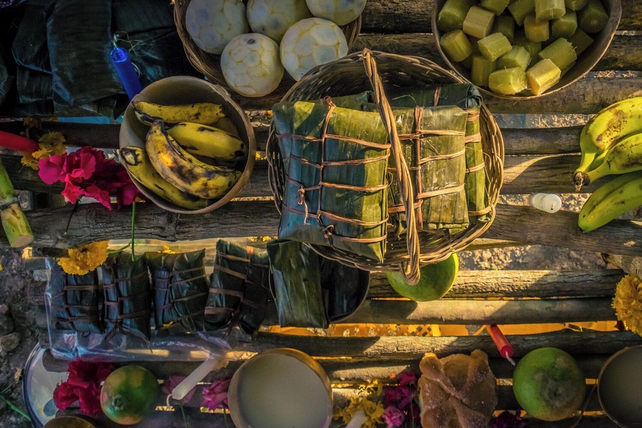 Hanal Pixan stands for "The Feast of Souls"; and you can clearly appreciate that fact in every altar around 3 Reyes.