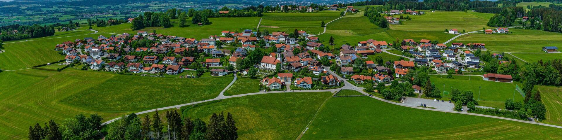 Ausblick auf Moosbach am Rottachsee im Allgäuer Seenland