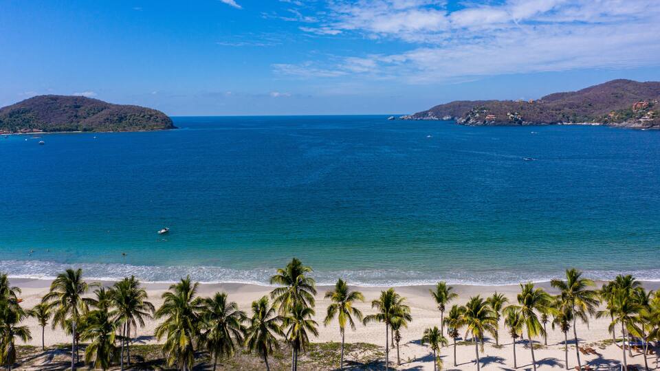 Playa La Ropa Zihuatanejo