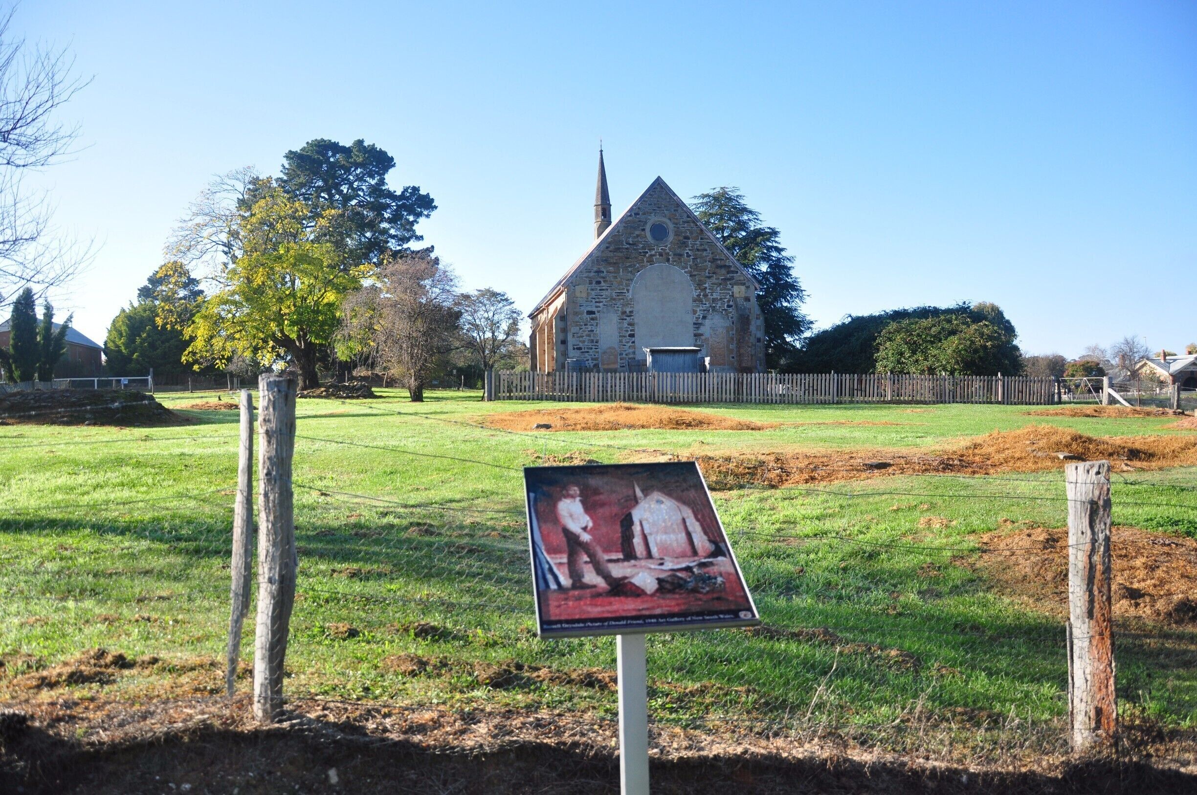 The many famous Australian artists who spent time here really knew what they were doing. They rediscovered this abandoned mining town and the artwork they produced while here put it back on the map. Even now, it still feels like you're stepping back in time.
