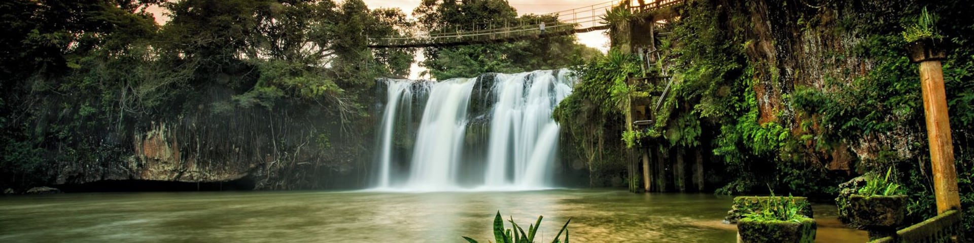 Who's been to @paronellapark in far north QLD ?? Such a remarkable human that Jose isn't he? It's definitely worth the visit, a super inspirational story about the man who built this place. We were lucky enough to get a crazy sunset on the weekend over the Mena Falls. Loving our @queensland adventures so far!! 😀 #discoverqueensland #stimages2016roadtrip