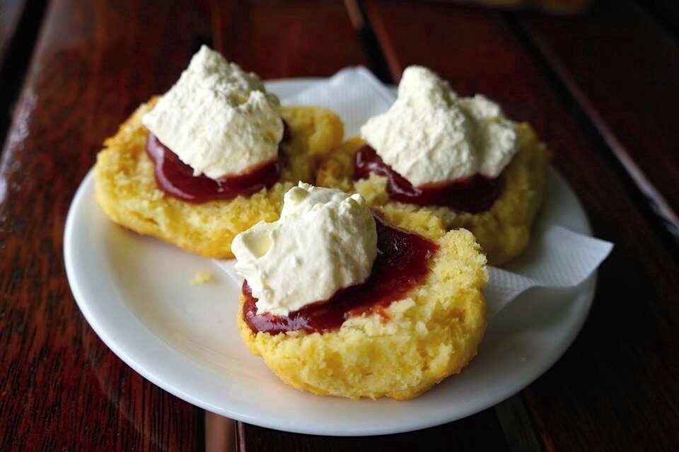 Lake Barrine is the perfect place to stop during a tour of the Tablelands, but make sure you try their home made scones. So delicious and with a beautiful view to go with it!

www.cheskiesgaplife.com