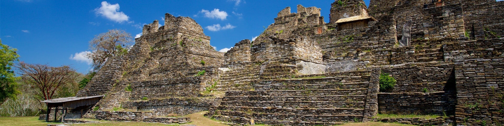 Tonina which includes heritage architecture