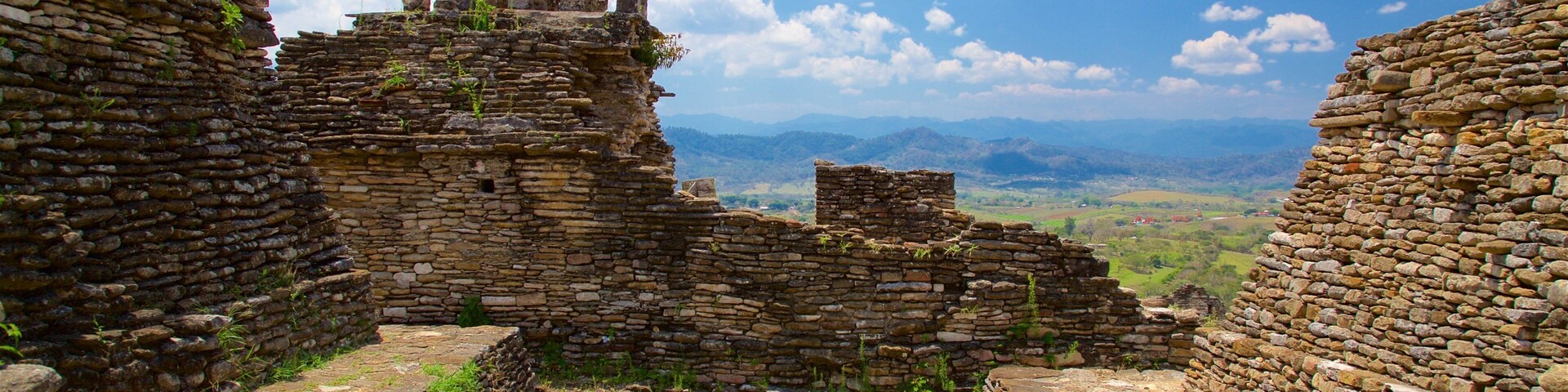 Tonina mostrando ruínas de edifício, elementos de patrimônio e cenas tranquilas