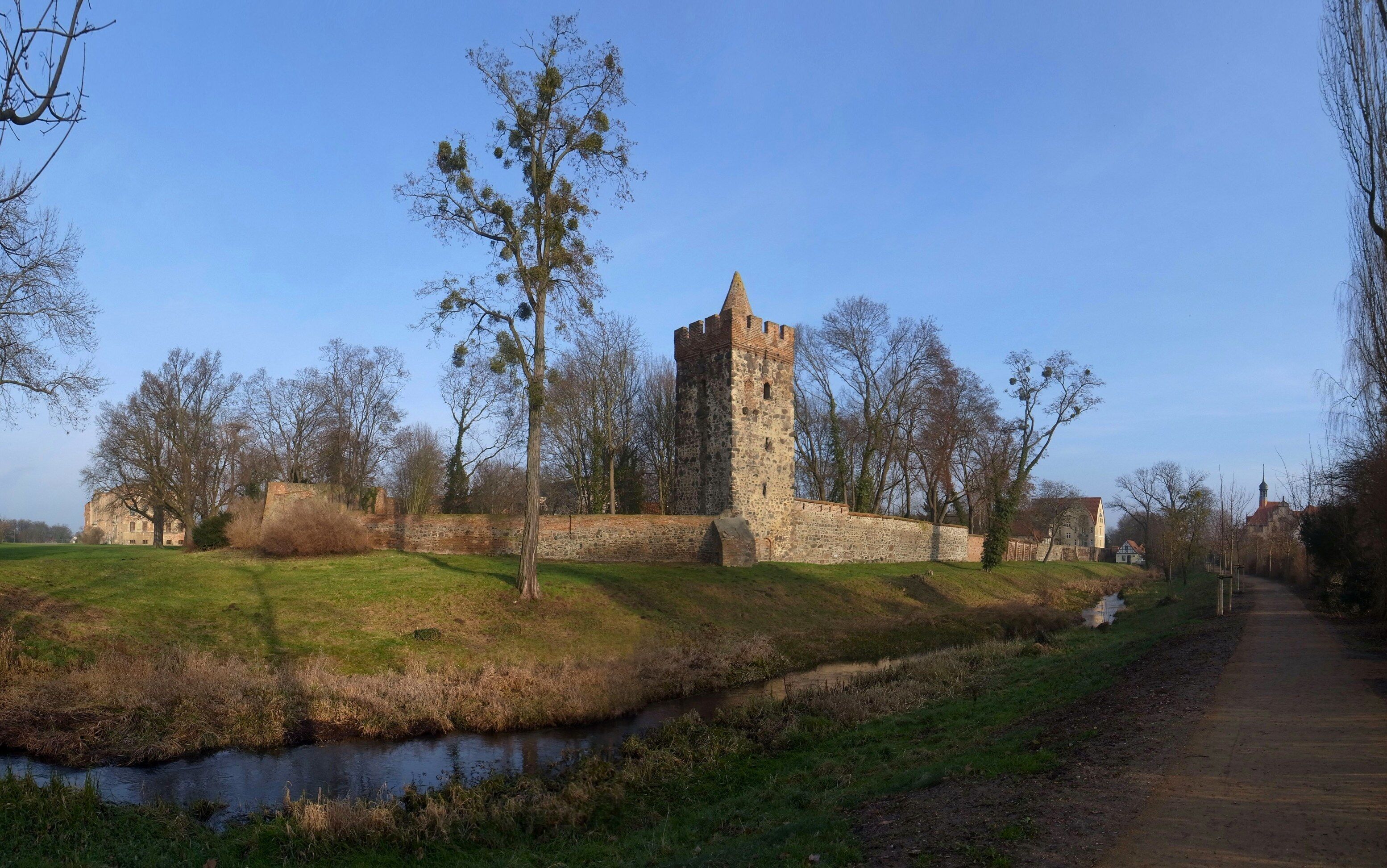 Zerbst (Anhalt), Stadtmauer mit Wehrturm "Kiekinpott"