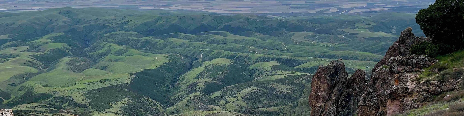 I took a very unused ‘trail’ between the South Chalone and Chalone Peak trails and got to see some amazing geology and incredible landscape. This photo is right at the NPS boundary line overlooking a section of Hain Wilderness. The hike was very tiring but the views are worth it.
#Hiking #Camping #SanAndreasFaultline #California #NationalParks #Wilderness