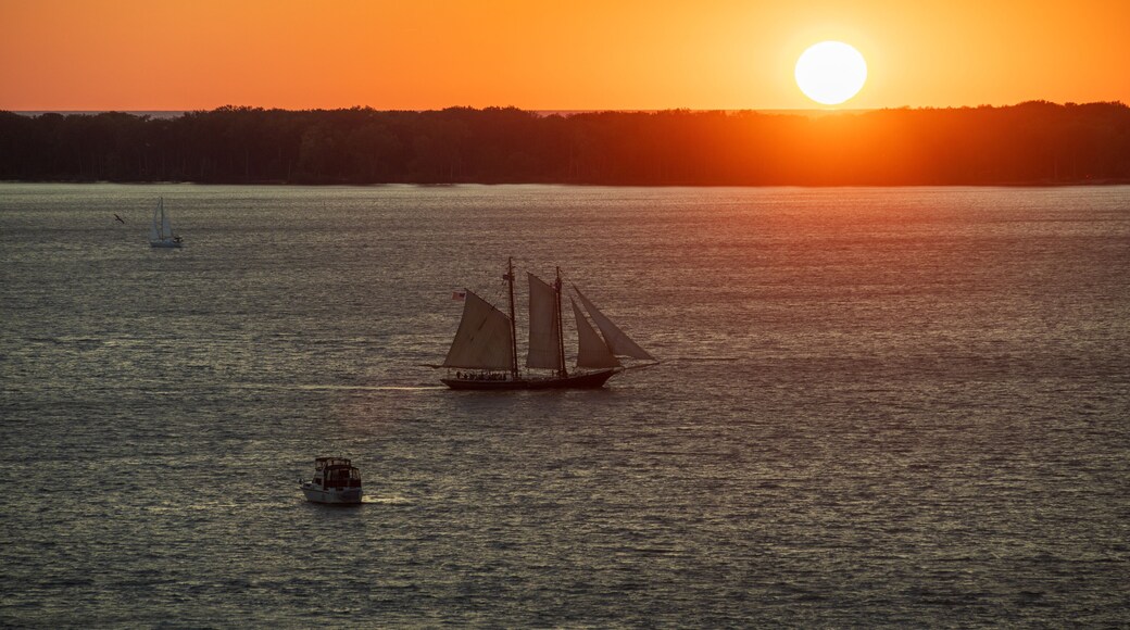 Lettie G. Howard sails Lake Erie, Pennsylvania, Historic Ship on Lake Erie
