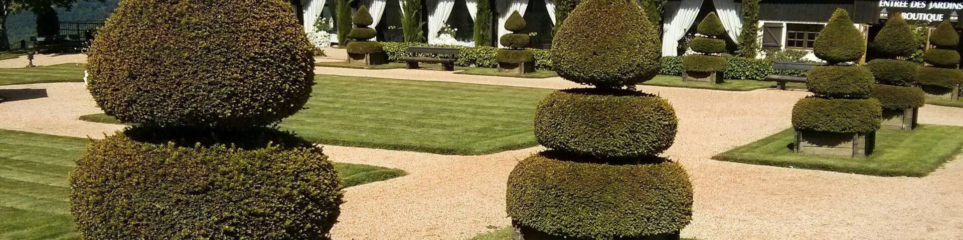 This building is indexed in the Base Mérimée, a database of architectural heritage maintained by the French Ministry of Culture, under the reference PA00082911 .