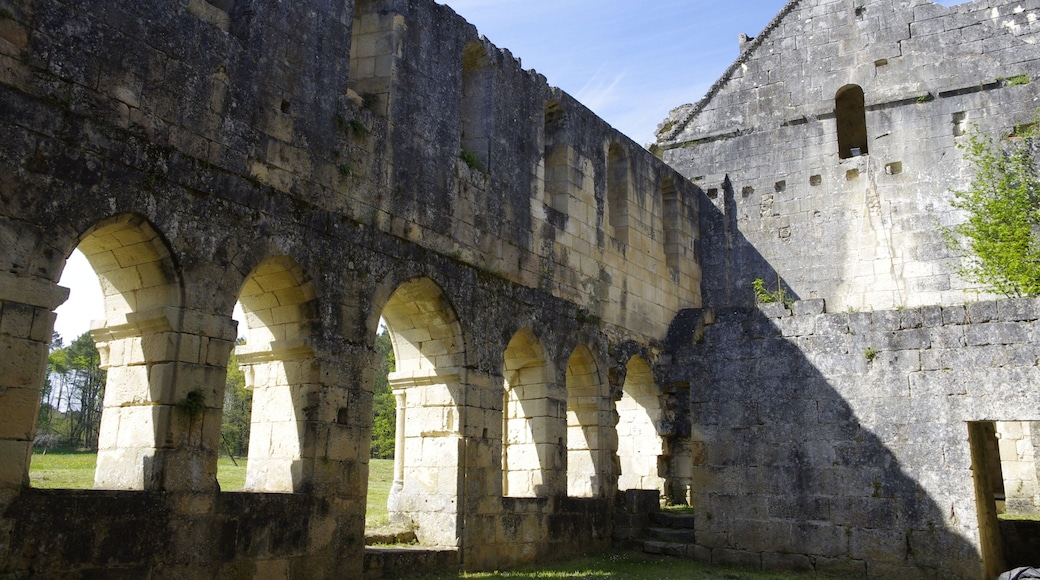 Ruines de l'abbaye de Boschaud, commune de Villars, Dordogne, France