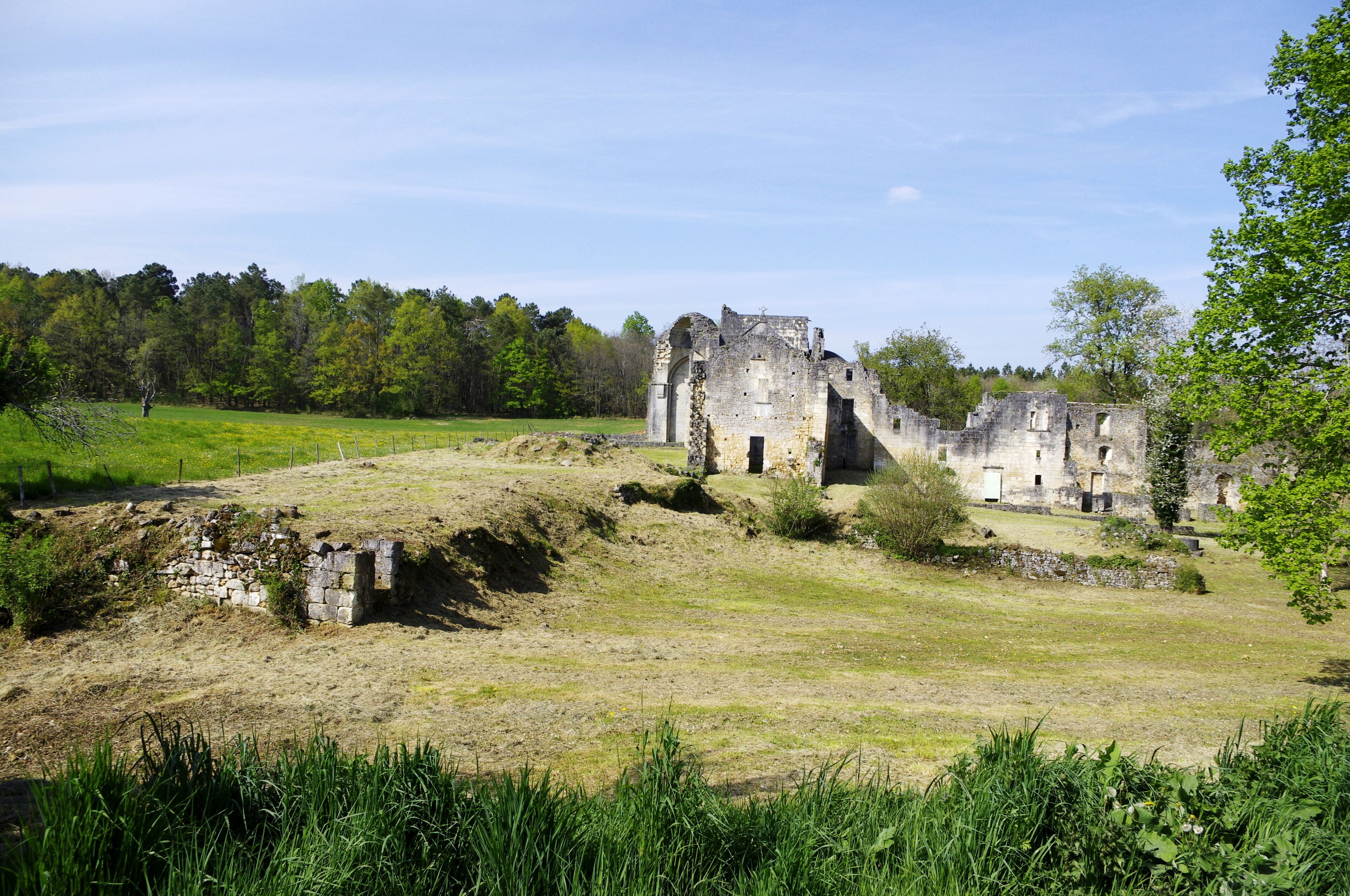 Ruines de l'abbaye de Boschaud, commune de Villars, Dordogne, France