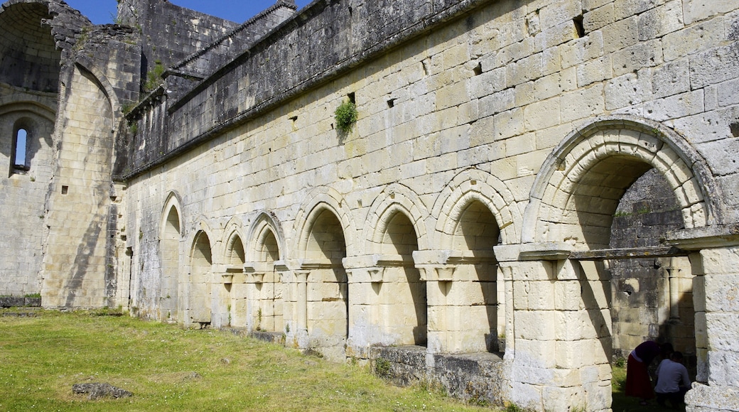 Ruines de l'abbaye de Boschaud, commune de Villars, Dordogne, France