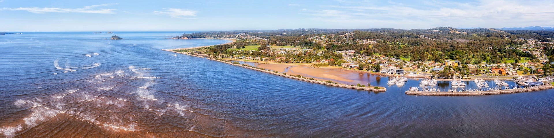 D Batemans bay town front to sea pan