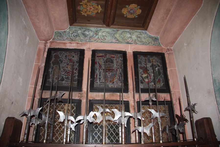 Château du Haut-Koenigsbourg Wonderful restorative Kings Castle with great view. Photo shows Guards weaponry.
With the many exhibits inside approximately the tour takes 4 - 6 ours of your time ! http://www.haut-koenigsbourg.fr/en/