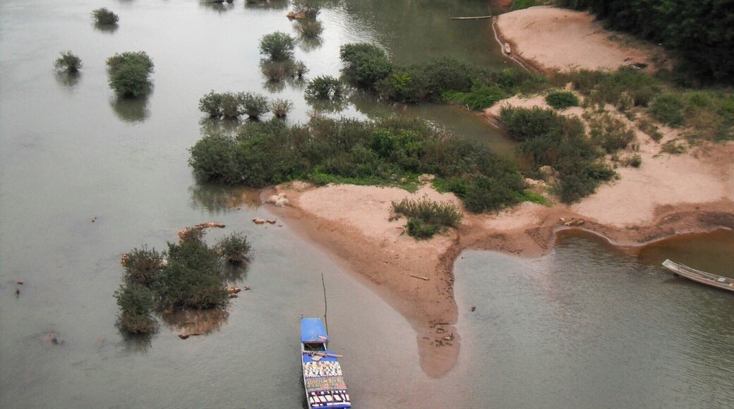 Take a boat trip along the river from Muang Khua to Nong Kuay, for amazing mountain views.
Tip: make friends with other travelers as you will need to hire the entire boat for the trip.
#lifeatexpedia #beaches