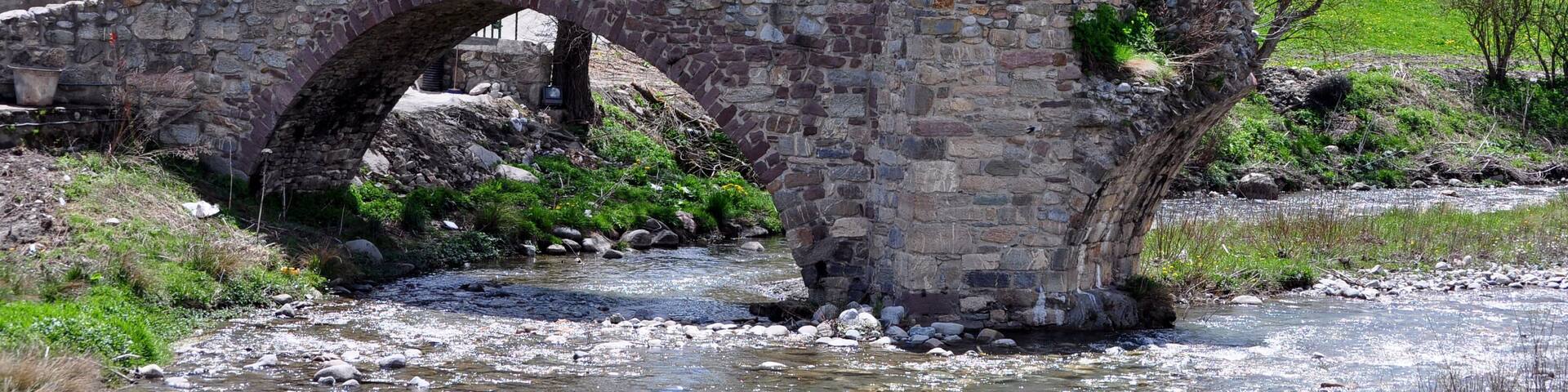 This are the remnants of the old bridge over the river Noguera Ribagorçana at Vilaller, destroyed by a flood in 1963