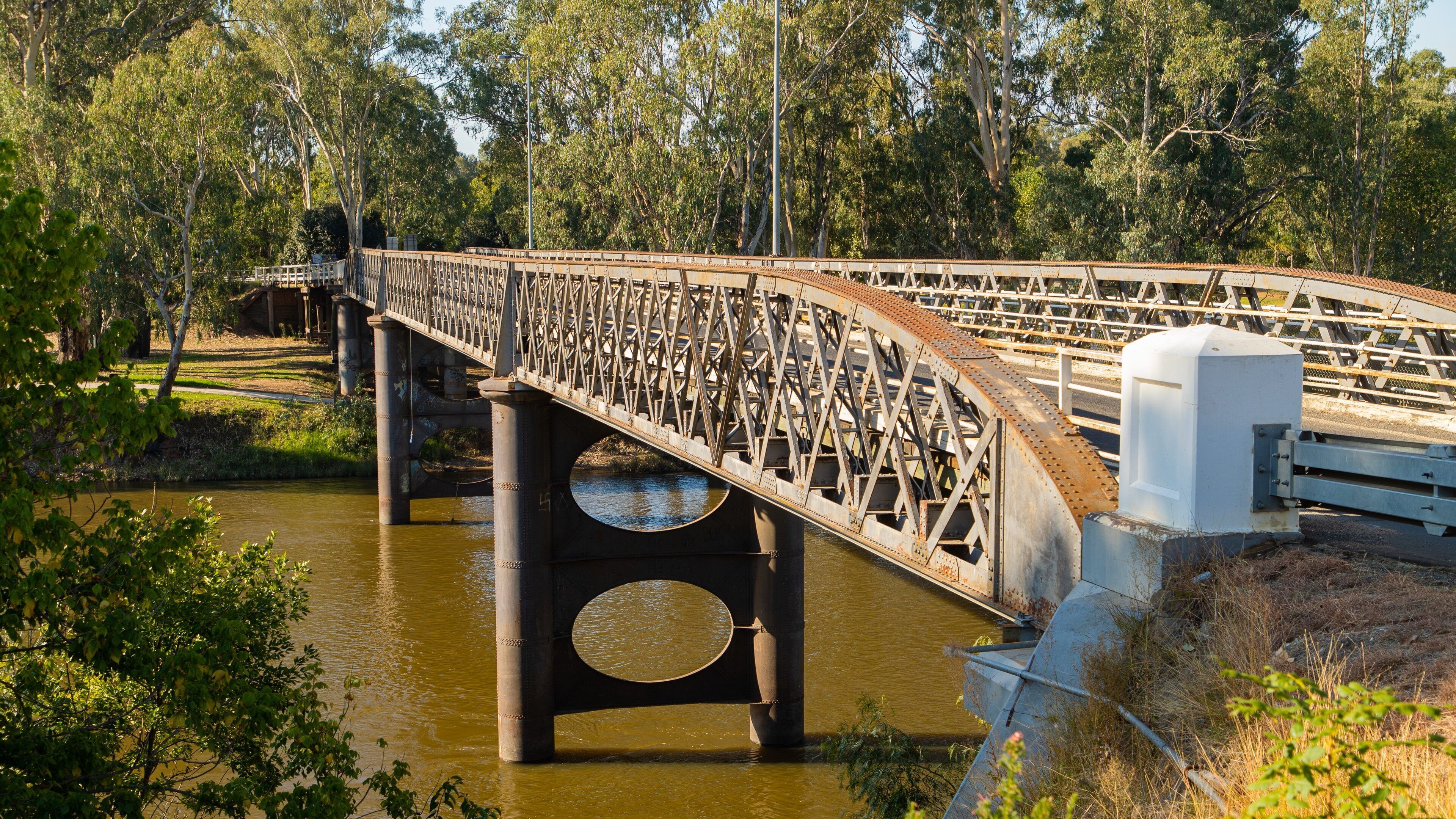 Wahgunyah showing a river or creek and a bridge
