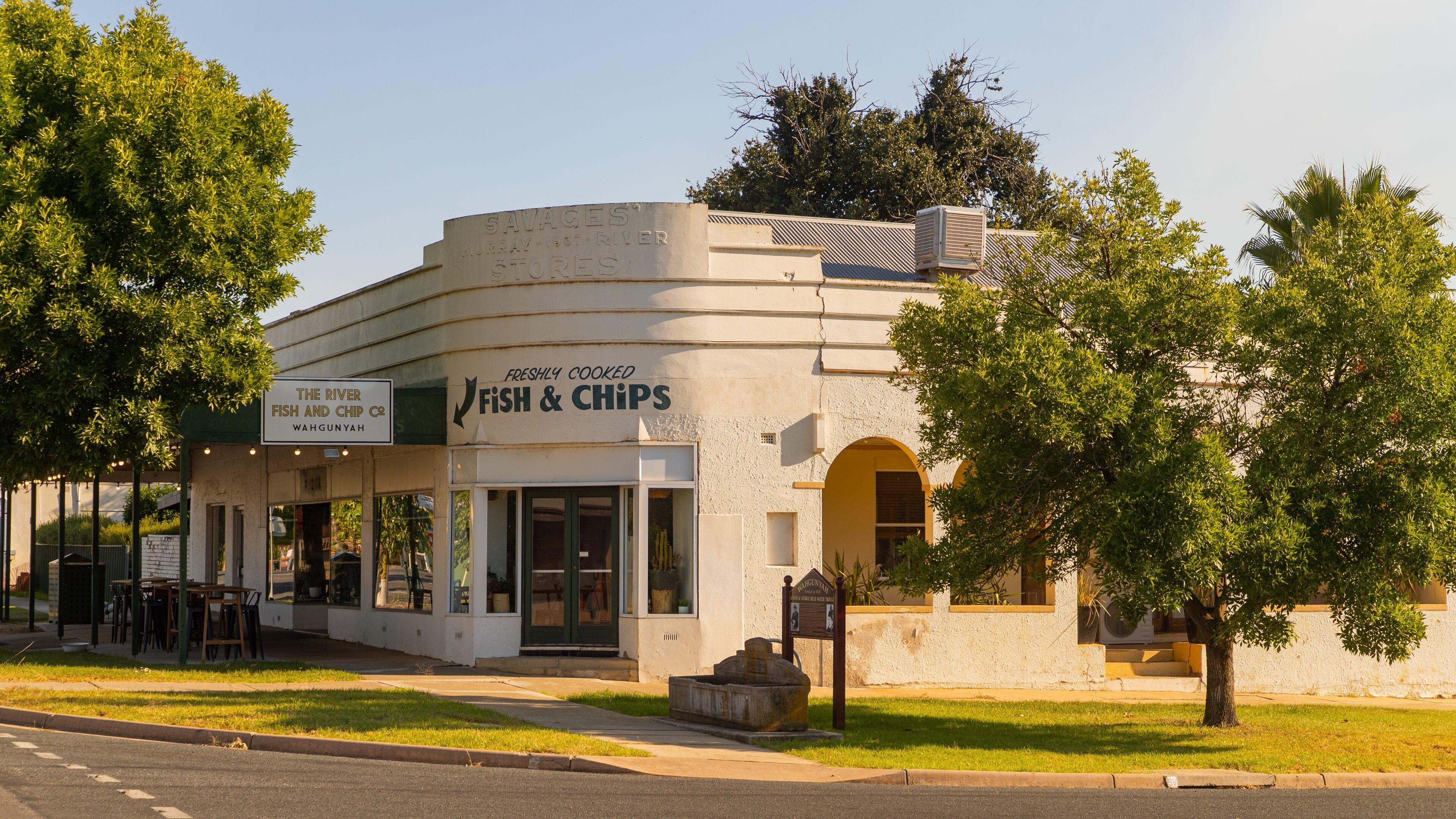 Wahgunyah showing signage and a small town or village