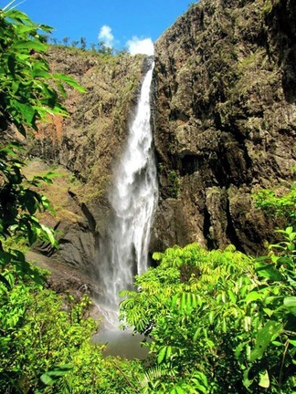 Last photo of Wallaman Falls (promise). If you're ever in North Queensland this is worth every minute of driving, walking, and general detouring. #nationalpark