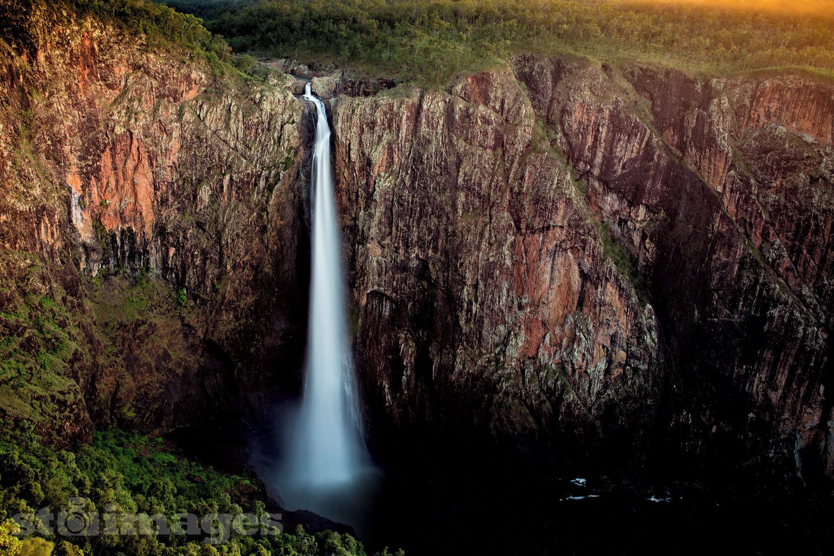 Wallaman Falls in far north QLD is the longest single drop waterfall in OZ. It looks amazing from the top and super impressive at the base after a steep climb in. One of our favourite walks during our 2016 trip to Far North QLD