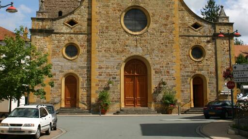 L'église de Bussières dans le département de la Loire.