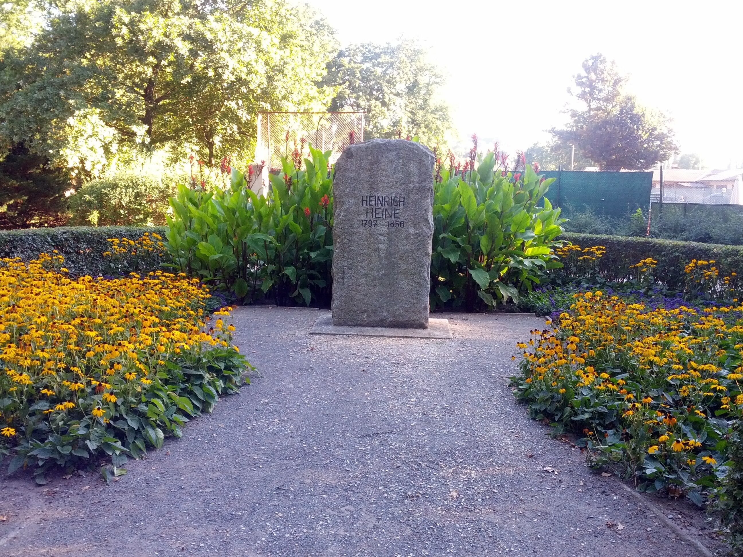 Heinrich-Heine-Gedenkstein im Heinrich-Heine-Park in Rudolstadt, Denkmalensemble
