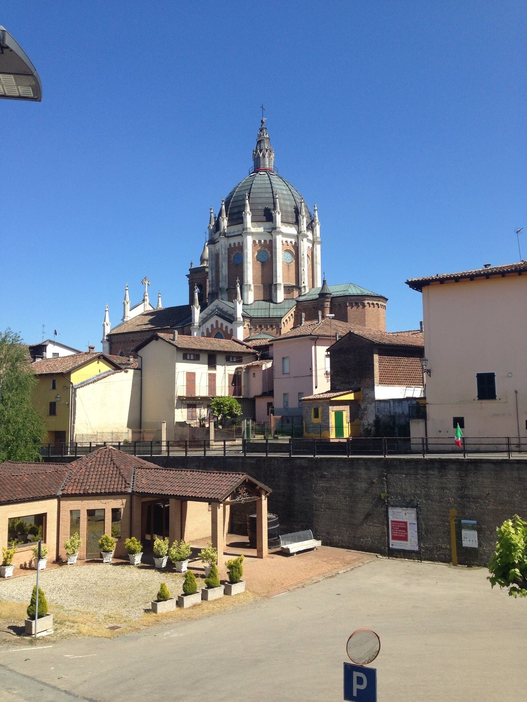 The view of the cathedral of Fontanile 