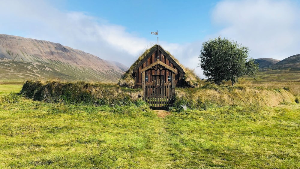 A week before I left for Iceland, I saw this on Instagram as a recommendation. I was mesmerised by the eerie picture that captured my curiosity, so I asked for the name of the place and found it on google maps. From Akureyri to here is 1h35mins drive one way, but didn’t stop me! It is an eerie little turf church in the middle of nowhere. #lifeatexpedia