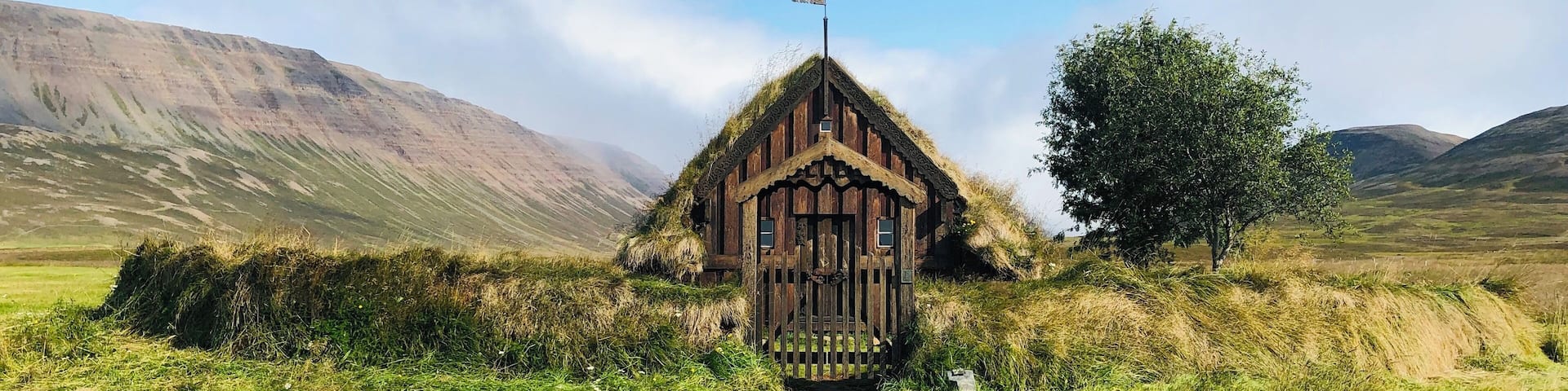 A week before I left for Iceland, I saw this on Instagram as a recommendation. I was mesmerised by the eerie picture that captured my curiosity, so I asked for the name of the place and found it on google maps. From Akureyri to here is 1h35mins drive one way, but didn’t stop me! It is an eerie little turf church in the middle of nowhere. #lifeatexpedia