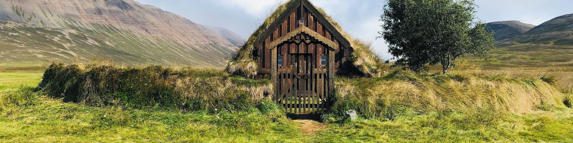 A week before I left for Iceland, I saw this on Instagram as a recommendation. I was mesmerised by the eerie picture that captured my curiosity, so I asked for the name of the place and found it on google maps. From Akureyri to here is 1h35mins drive one way, but didn’t stop me! It is an eerie little turf church in the middle of nowhere. #lifeatexpedia