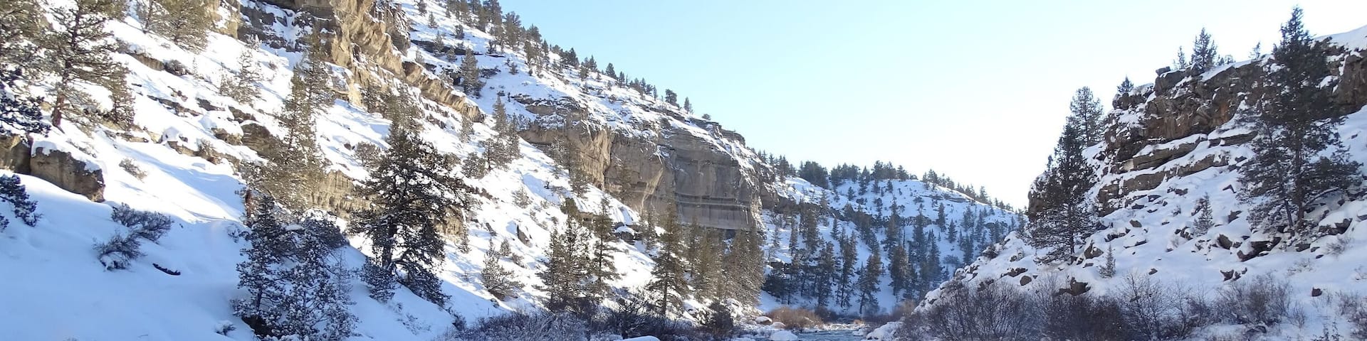 Easy hike to this stunner!
#winterwonderland #hike #hiking #waterfall #oregon #pnw #nature
