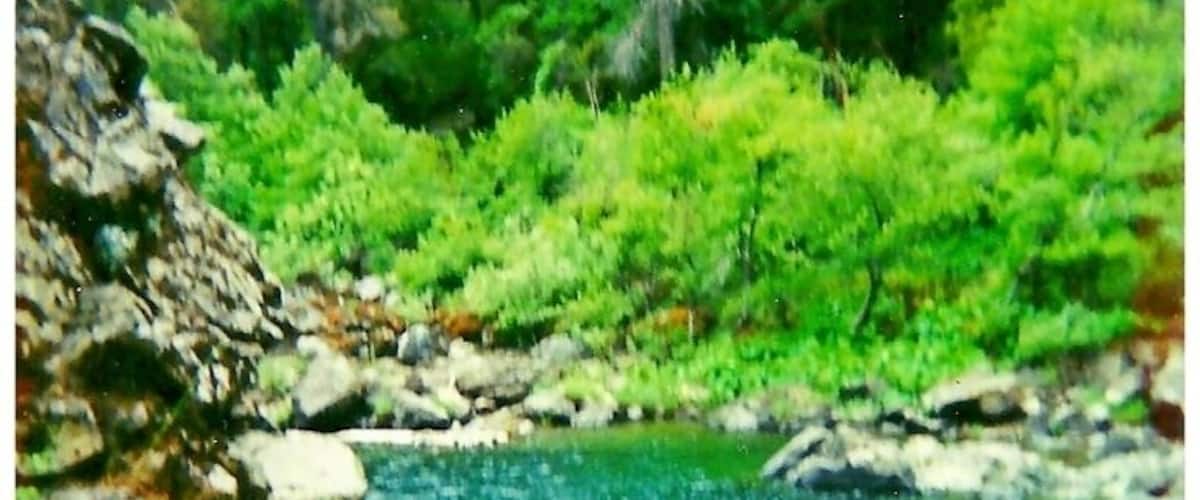 Crystal clear water, deep swimming holes, perfect temperature, and easy access make this section of the Illinois a popular spot during the summer months.
#waterlust #WeekendGetaway