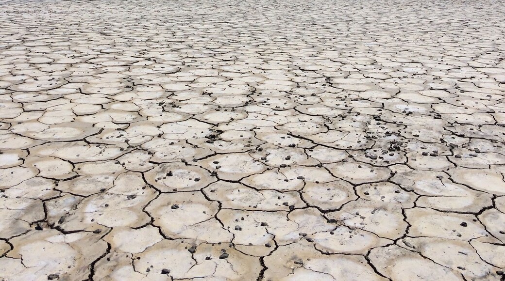 A vast empty desert in the middle of the mountains... Truly a remarkable site in nature