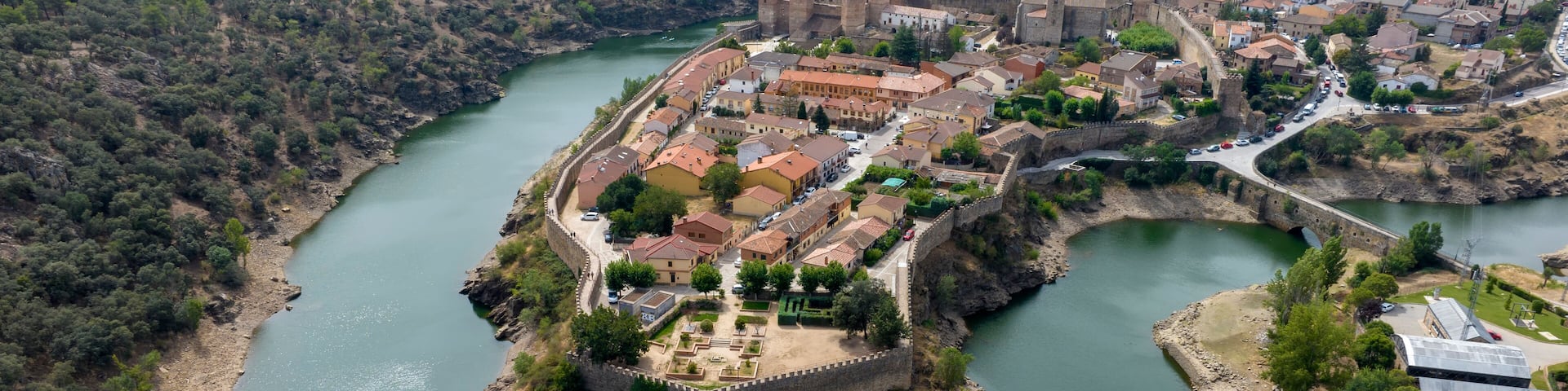 vista aérea del municipio de Buitrago de Lozoya en la comunidad de Madrid, España