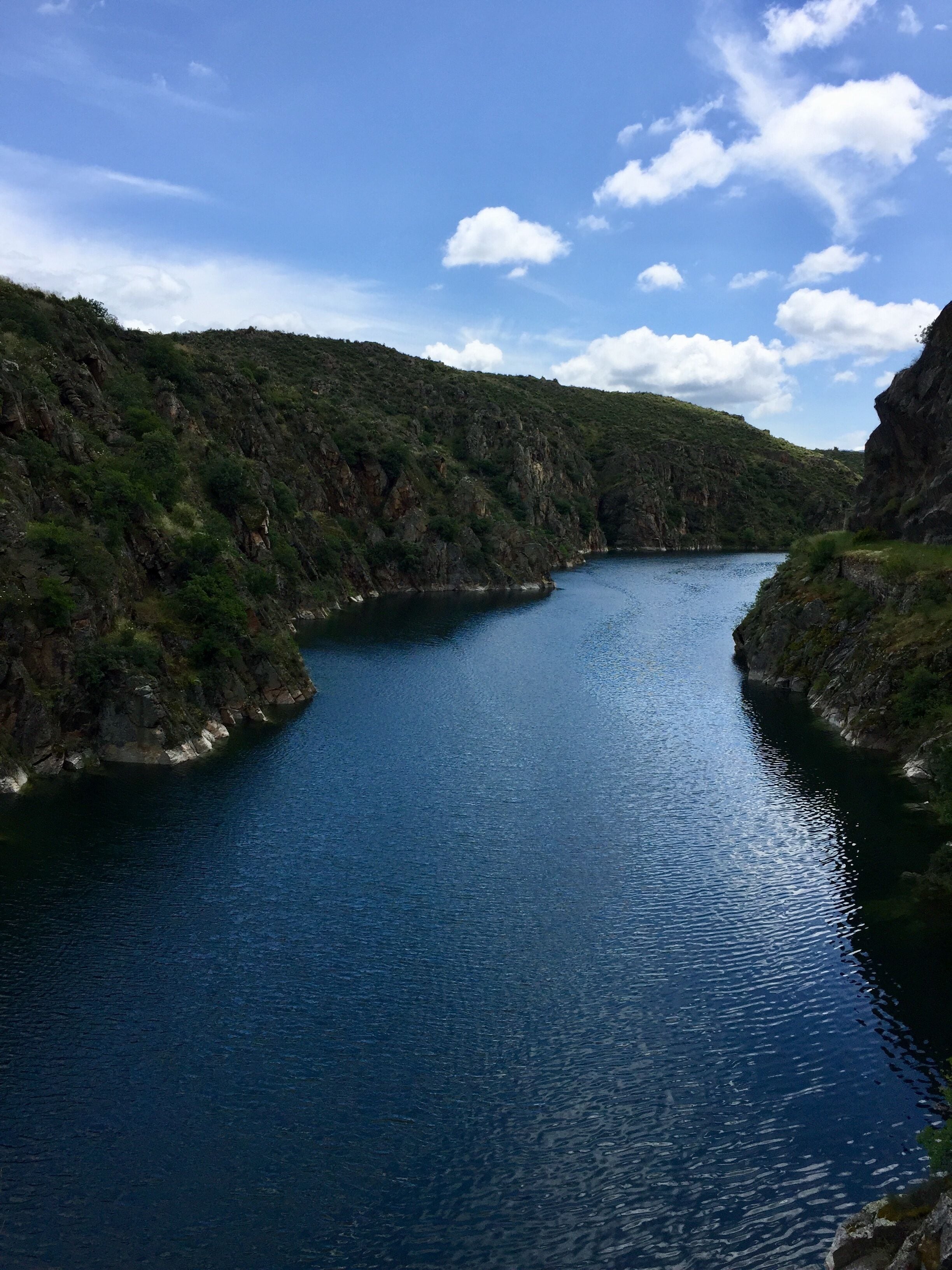 Cola del embalse de El Atazar en el río Lozoya (Comunidad de Madrid, España).