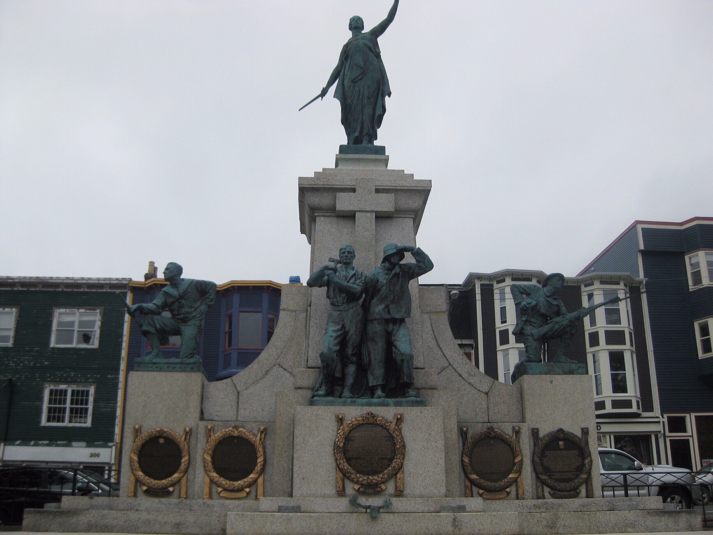 Built to honour those who served and was unveiled in 1924

-2017