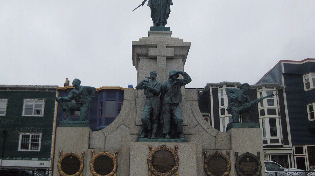 Built to honour those who served and was unveiled in 1924
-2017