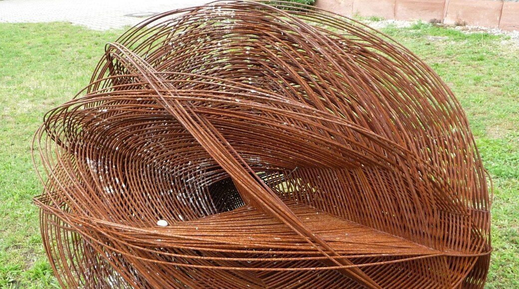 Moderne Kunst ist oft rostiges Metall.