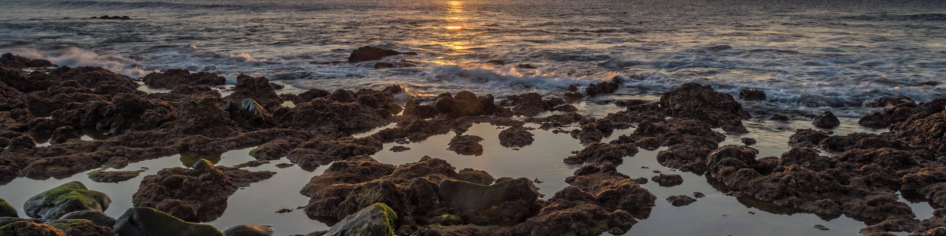 Nice rocky beach, great opportunity for sunset photography
#BeachTips #BvS