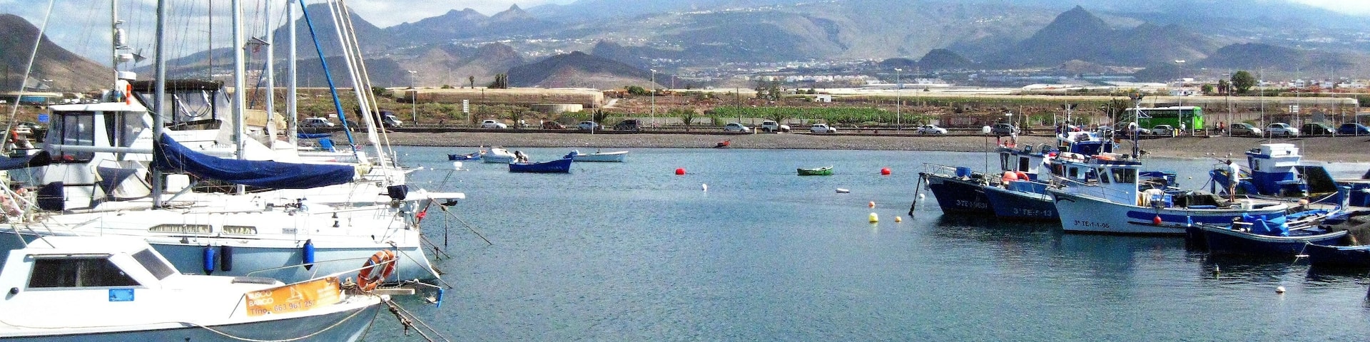 Teneriffa - Süd - La Galletas - Blick über eine moderne Marina zum Teide