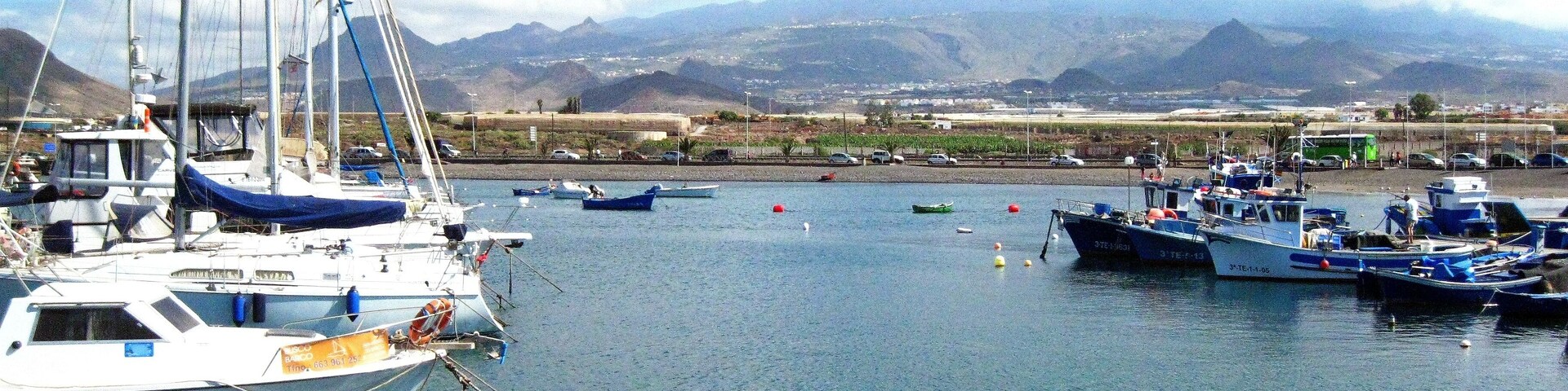 Teneriffa - Süd - La Galletas - Blick über eine moderne Marina zum Teide