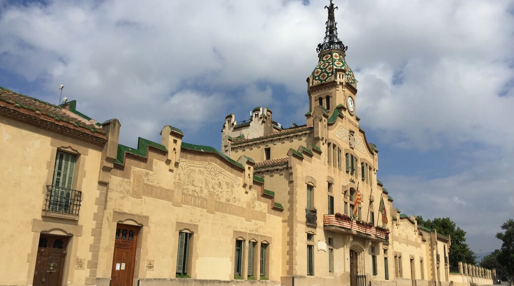 Les Franqueses City Hall. Prior to this building being city hall, it used to be a school. Co-ed in theory. Same building, however, girls were subjected to one side and the boys, the other.