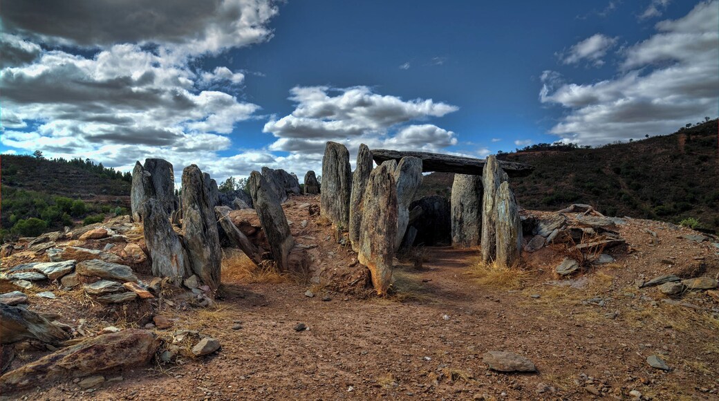El conjunto dolménico El Pozuelo está en el municipio de Zalamea la Real, provincia de Huelva.