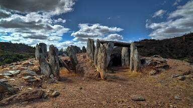 El conjunto dolménico El Pozuelo está en el municipio de Zalamea la Real, provincia de Huelva.