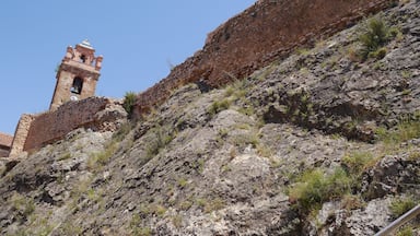 Restos del castillo y murallas