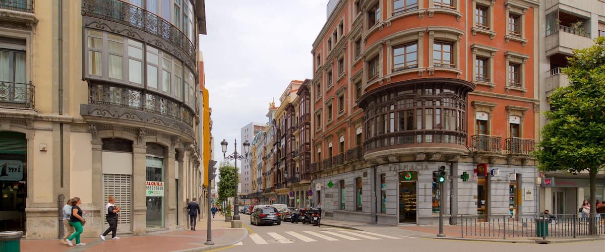 Calle Uria which includes a city and heritage elements